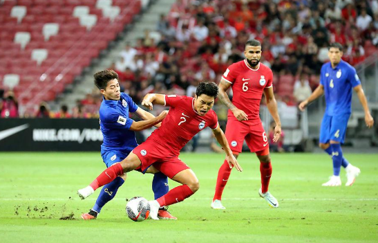Aksi pemain Singapura vs Thailand ASEAN Cup 2026