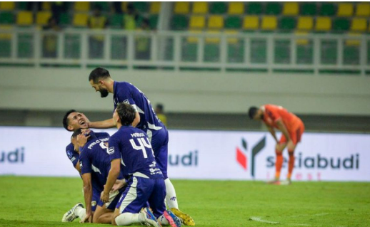 Selebrasi gol Persita Tangerang saat menang 3-2 atas Persija Jakarta