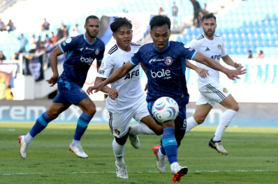 Arema FC hajar Dewa United 4-0