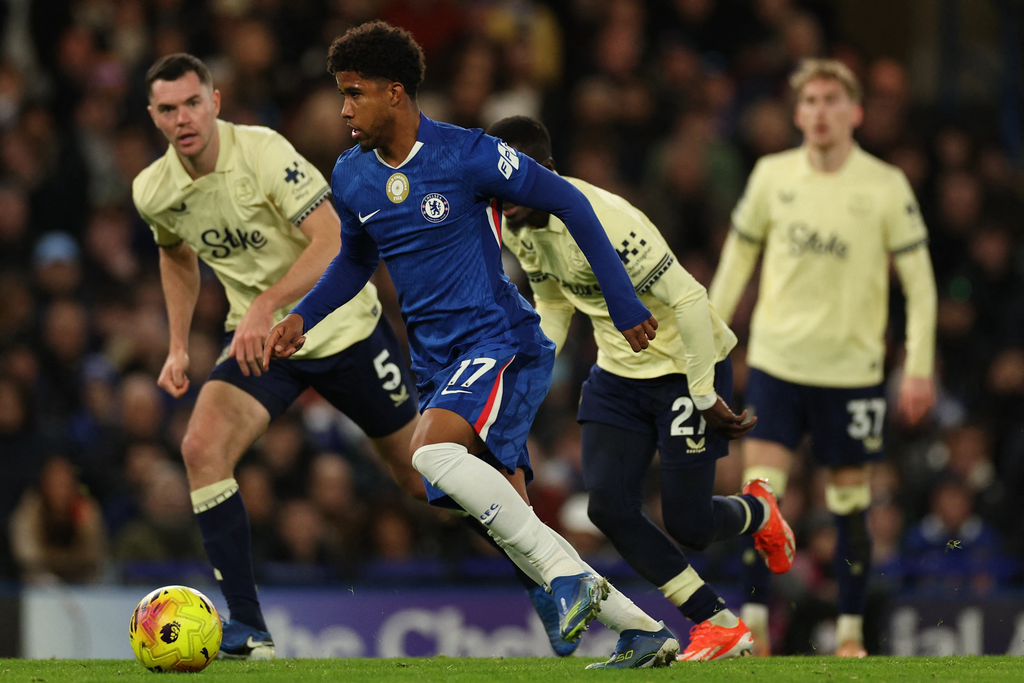 Aksi serangan Everton vs Chelsea