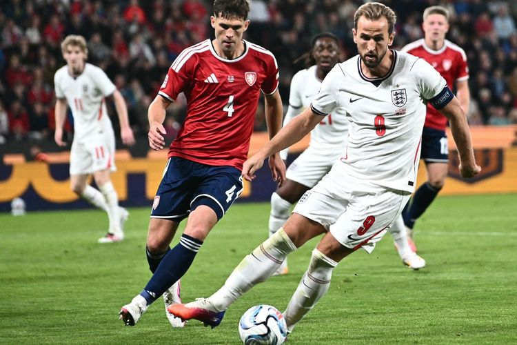 The Three Lions Tampil Perkasa